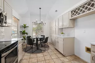 2080 Montclair Ln, Lewisville, TX 75067 - Photo 10