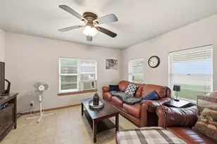 808 N Reagan St, West, TX 76691 - Photo 4