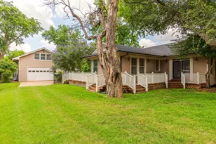 203 E Umphress St, Van Alstyne, TX 75495 - Photo 4