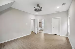 801 W Morphy St, Fort Worth, TX 76104 - Photo 18