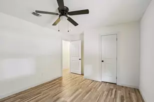 2421 Meadow Vw, Bedford, TX 76021 - Photo 22