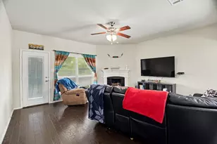 8909 Tenderfoot Ln, Aubrey, TX 76227 - Photo 6