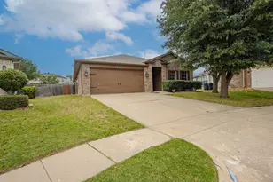 1400 Horseshoe Bend Ct, Fort Worth, TX 76131 - Photo 2