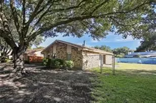 2614 Branch Oaks Dr, Garland, TX 75043 - Photo 2