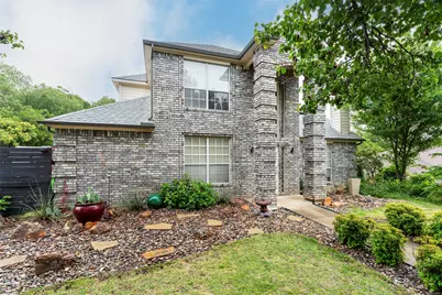 829 Woodridge Drive, Fort Worth, TX 76120 - Photo 2