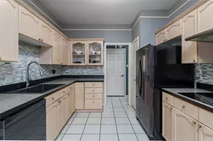 829 Woodridge Dr, Fort Worth, TX 76120 - Photo 14