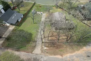 135 Island Park Dr, Gun Barrel City, TX 75156 - Photo 2