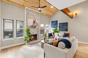 3219 Elizabeth St, Dallas, TX 75204 - Photo 2