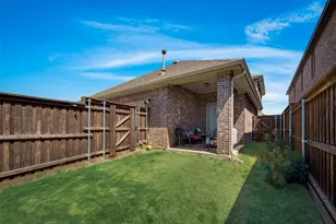 2420 Evening Stone Dr, Little Elm, TX 76227 - Photo 4
