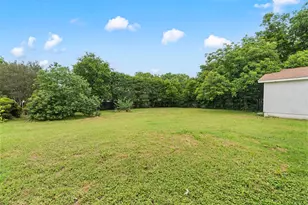 139 Claire Newell Ln, Waco, TX 76705 - Photo 16