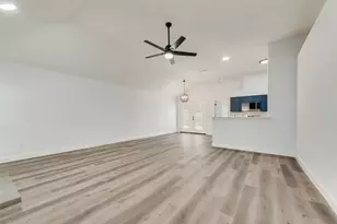 204 Hollywood Dr, Glenn Heights, TX 75154 - Photo 4