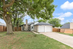 204 Hollywood Dr, Glenn Heights, TX 75154 - Photo 2