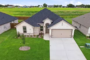 1366 Oleander Dr, Tolar, TX 76476 - Photo 2