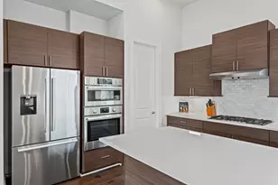 381 E Greenbriar Ln, Dallas, TX 75203 - Photo 10
