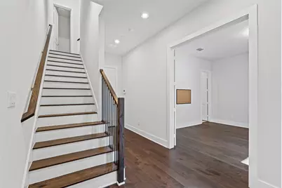 381 E Greenbriar Lane #501, Dallas, TX 75203 - Photo 4