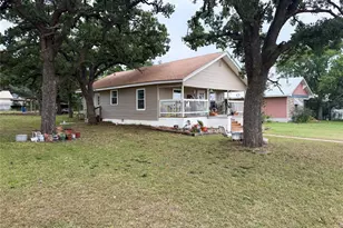 704 E 20th St, Cisco, TX 76437 - Photo 28
