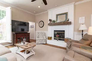 305 Chantilly Ct, Hurst, TX 76054 - Photo 12