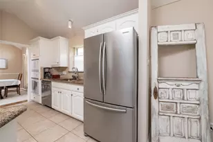 305 Chantilly Ct, Hurst, TX 76054 - Photo 20