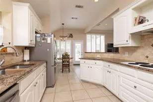 305 Chantilly Ct, Hurst, TX 76054 - Photo 16