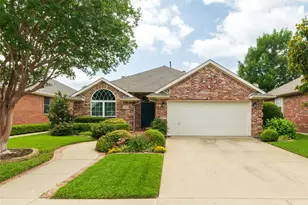305 Chantilly Ct, Hurst, TX 76054 - Photo 2