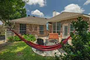 305 Chantilly Ct, Hurst, TX 76054 - Photo 36