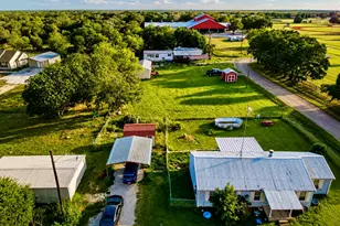 112 Woodlake Ln, Axtell, TX 76624 - Photo 2