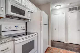 2124 Artherfield Dr, Carrollton, TX 75006 - Photo 8