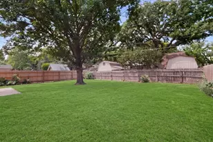 1703 Foster Dr, Arlington, TX 76012 - Photo 38