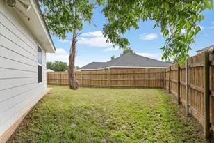 605 Powers St, Lacy Lakeview, TX 76705 - Photo 22