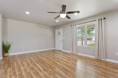 605 Powers Street, Lacy Lakeview, TX 76705 - Photo 4