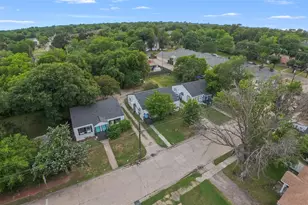 212 N 19th St, Corsicana, TX 75110 - Photo 4