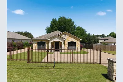 221 Gurley Lane, Waco, TX 76706 - Photo 2