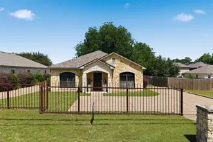 221 Gurley Ln, Waco, TX 76706 - Photo 2