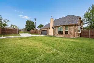 1300 Edgewood Ct, Carrollton, TX 75007 - Photo 36