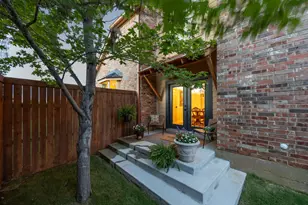 1300 Edgewood Ct, Carrollton, TX 75007 - Photo 8
