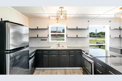 906 Pleasant Valley Road, Garland, TX 75040 - Photo 6