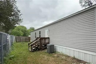 2802 Sycamore Ct, Granbury, TX 76048 - Photo 6