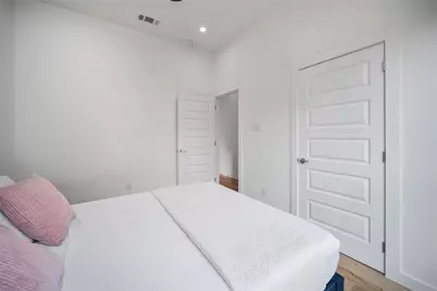 1350 Strickland Street, Dallas, TX 75216 - Photo 18