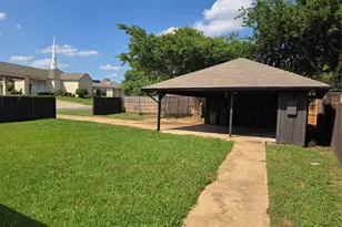 7451 N College Cir, North Richland Hills, TX 76180 - Photo 18