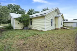 612 W Moss St, Eastland, TX 76448 - Photo 2