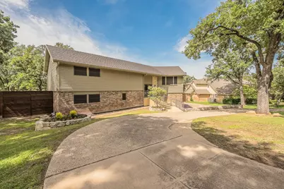 1724 Prestonwood Drive, Arlington, TX 76012 - Photo 2