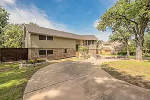 1724 Prestonwood Dr, Arlington, TX 76012 - Photo 2