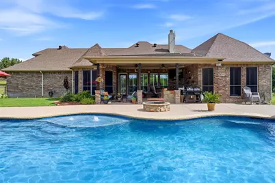 124 Carnes Court, Springtown, TX 76082 - Photo 1