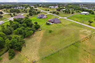 115 Mike Thornton Ct, Weatherford, TX 76088 - Photo 2