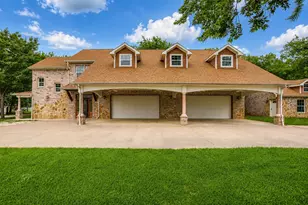 1480 Fox Ln, Burleson, TX 76028 - Photo 4