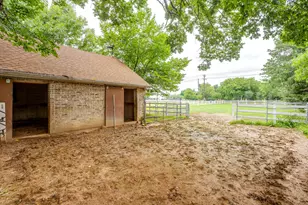 1480 Fox Ln, Burleson, TX 76028 - Photo 34