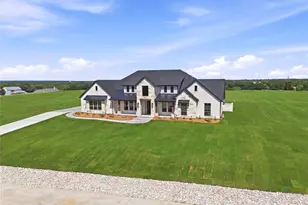 2006 Lindale Ln, Granbury, TX 76049 - Photo 2