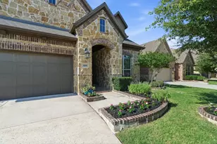 400 Ridgewood Dr, Lewisville, TX 75067 - Photo 4