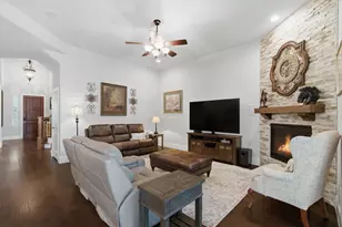 400 Ridgewood Dr, Lewisville, TX 75067 - Photo 8
