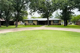 506 Oakwood Dr, Eastland, TX 76448 - Photo 2